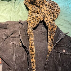 Jean jacket with leopard hood